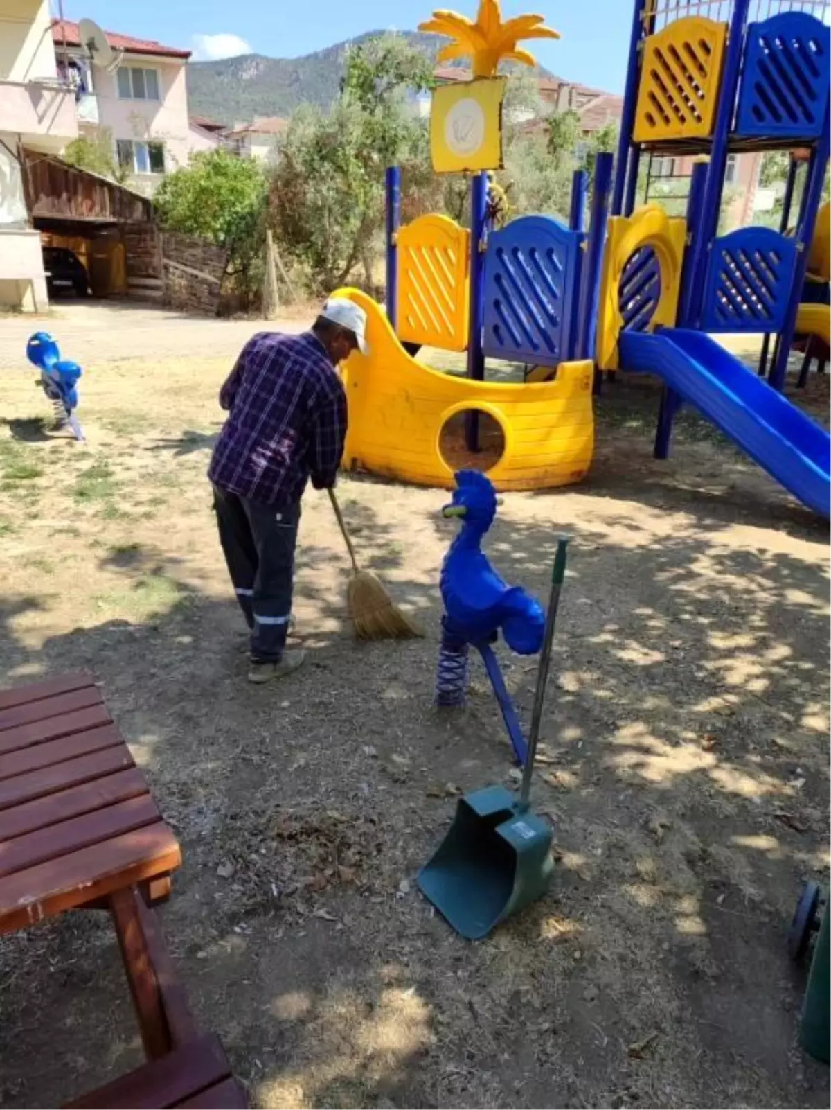 bayirkoyde cocuk oyun alanlari ve spor tesislerinde temizlik calismalari kbGgL8OV