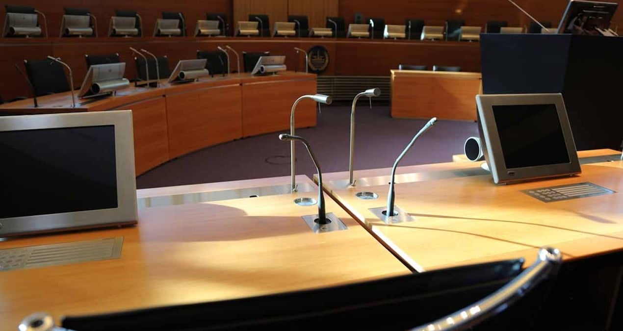 her sey facebookta katildigi cekilisle basladi 61 dolandiricilik vakasiyla yargilanirken tek hareketiyle beraat etti qramdsnd