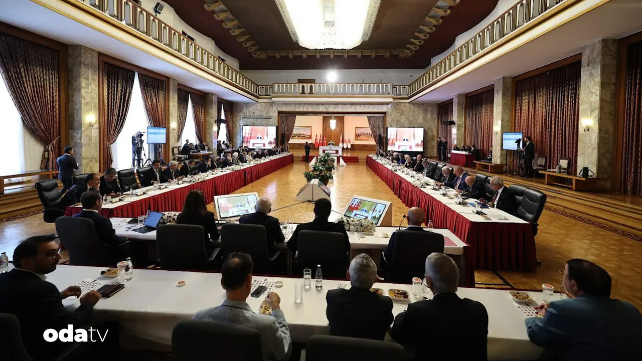 komisyonda gerginlik dem partililer masayi terk etti mhpli feti yildizdan tepki NOMOVFyX