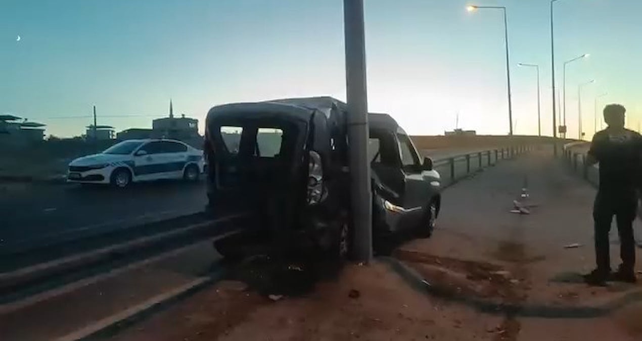 siirtte otomobil ile hafif ticari arac carpisti 1 yarali 1YTkGTnA