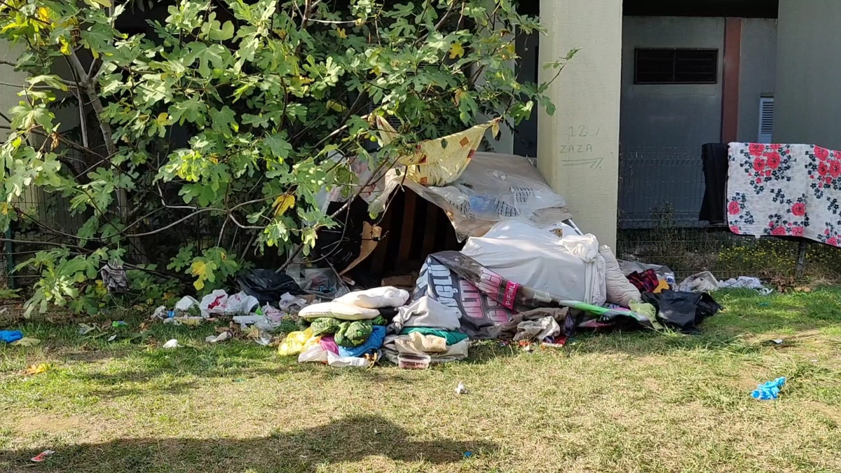 istanbulda tramvay duraginin yaninda kalan bir kisi olu bulundu ZQOGpwUz.jpg