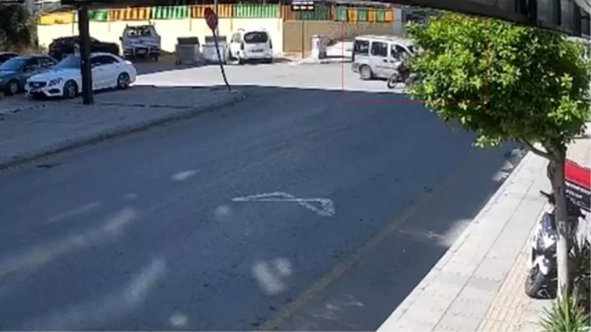 mersinde motosiklet kazasi 2si cocuk 4 yarali ig4fr2KJ.jpg