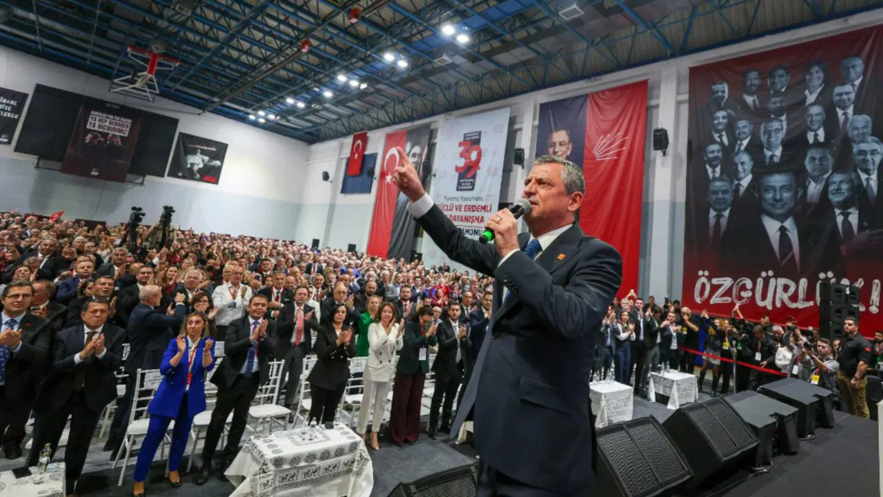 ozgur ozelden anket cikisi erdogana bu surec muhalefete yariyor dediler MmHG8Ybf.jpg