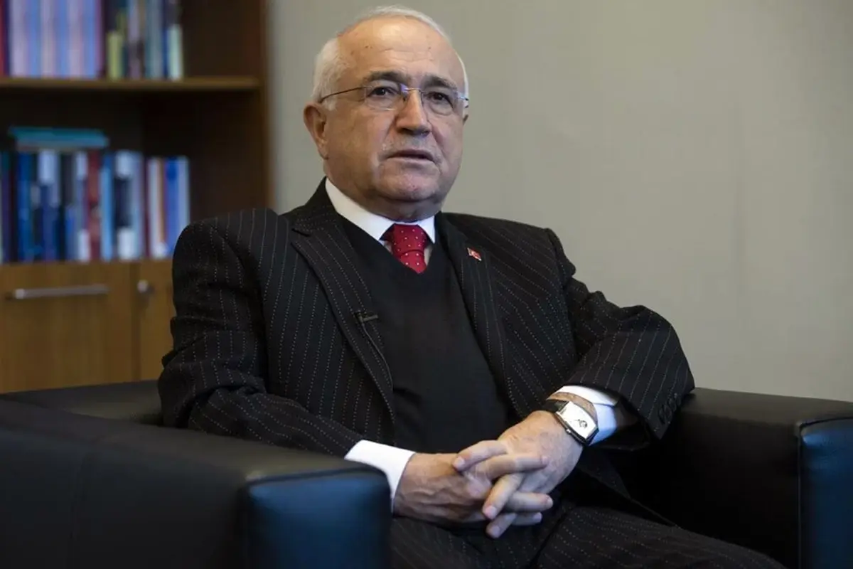 skandal iddia cemil ciceke mesaj attigini sanarken yanlis kisiden torpil istedi D9TYcGQC.jpg