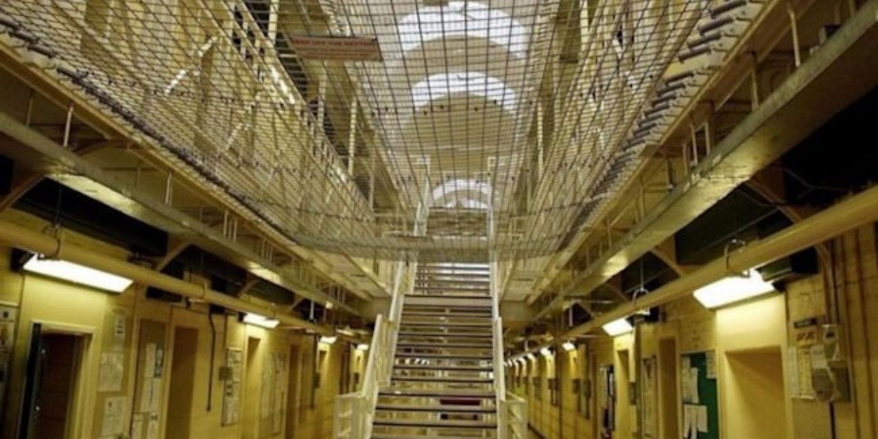 2 yasindaki uvey kizini vahsice oldurdu hapiste olduruldu basi ve bogazi kesildi cq5bgr7w.jpg