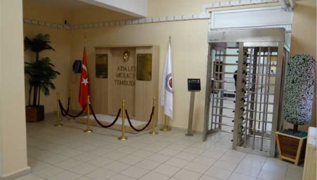 cezaevindeki acik gorustebabasi tarafindan dovulen cocuktan haber var 8184jjqX.jpg