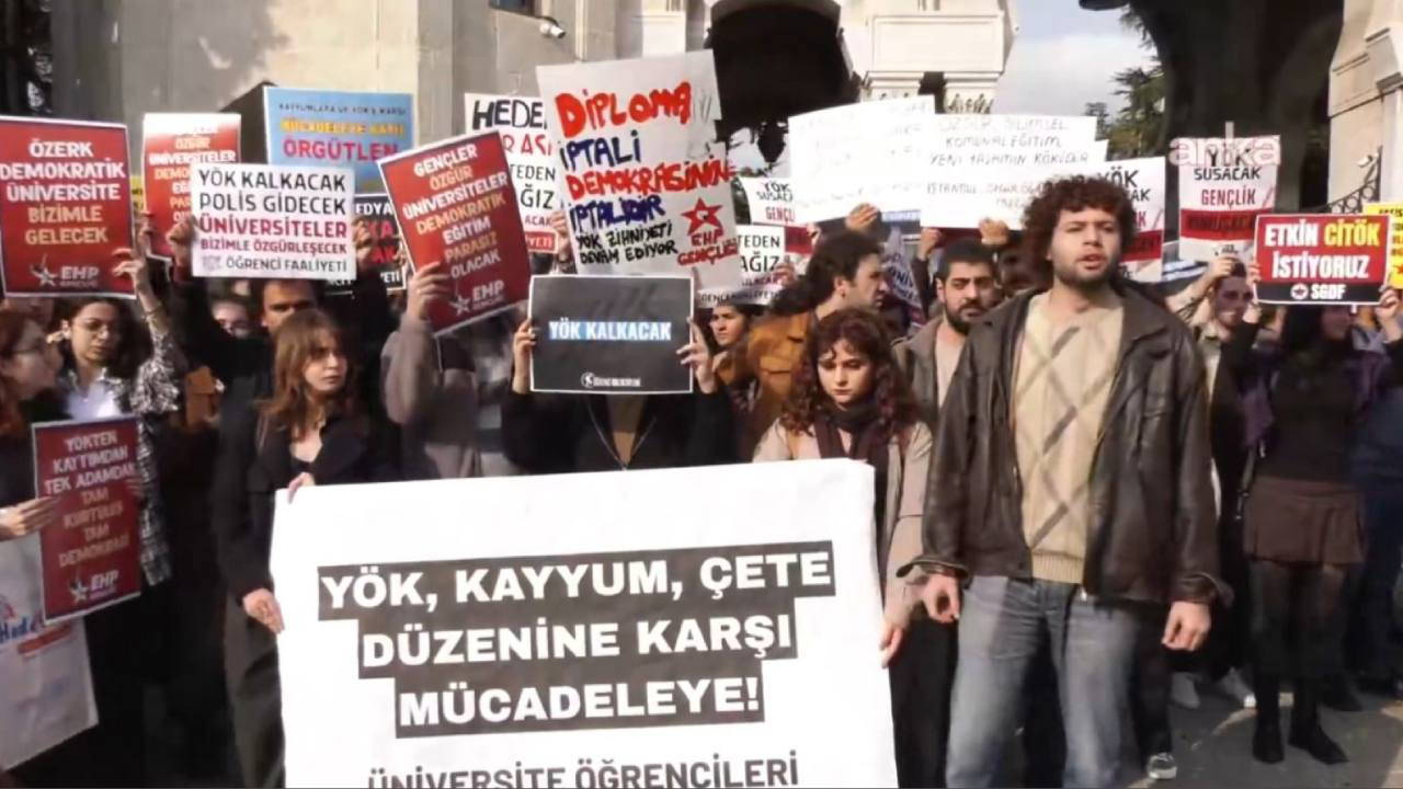 universite ogrencilerinden beyazit meydaninda yok protestosu Sw466wVH.jpg