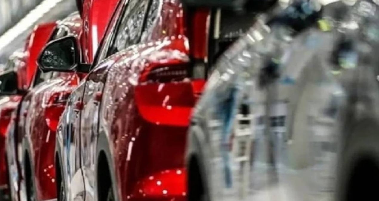 Otomotiv Devi Cupra, Kırmızı ve Sarı Araç Üretiminden Vazgeçti: Nedeni Açıkladı