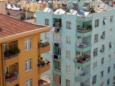 Apartmanda tadilat kurallari degisiyor artik komsudan izin almadan civi bile cakilamayacak TVhbv21d