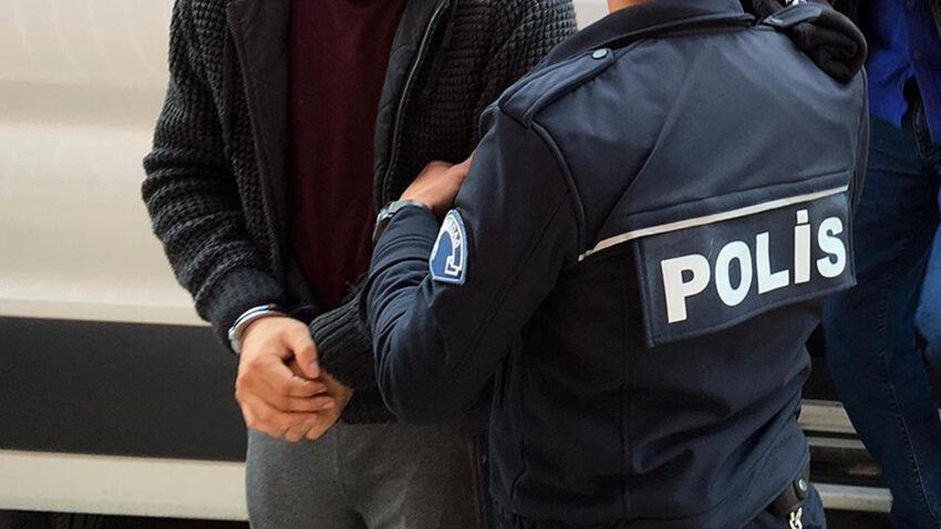 Bakan gurlek acikladi aralarinda kamu gorevlilerinin de oldugu 50 kisiye gozalti Tf1Rxdad