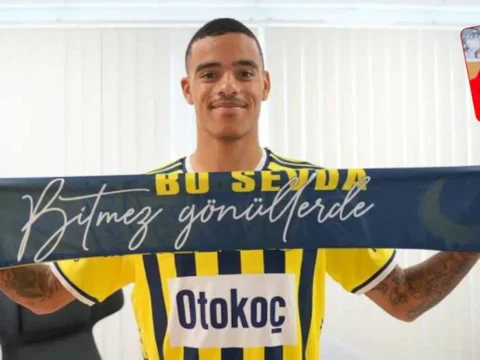 Fbahcenin yildiz transferi dun istanbula gelirken taraftarin yogun ilgisiyle karsilasti suKLzCjz