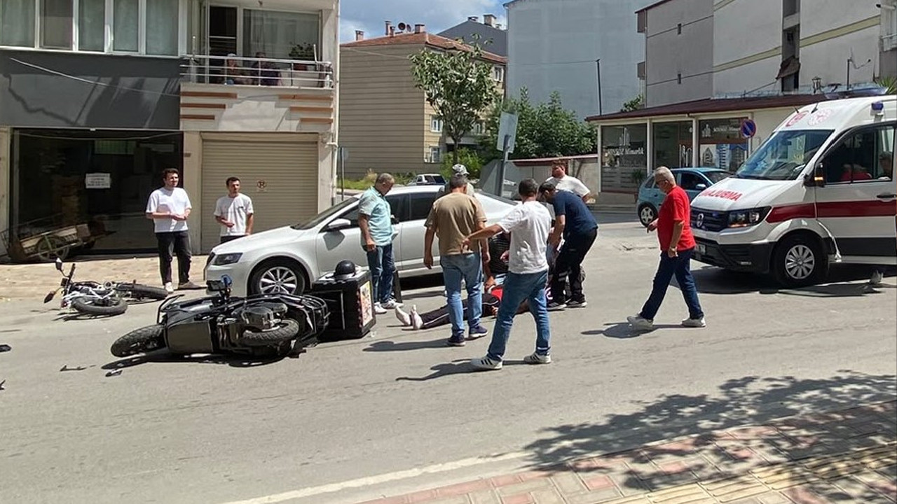 Samsunda motosiklet ile elektrikli bisiklet kaza yapti 2 yarali MASwkUS5